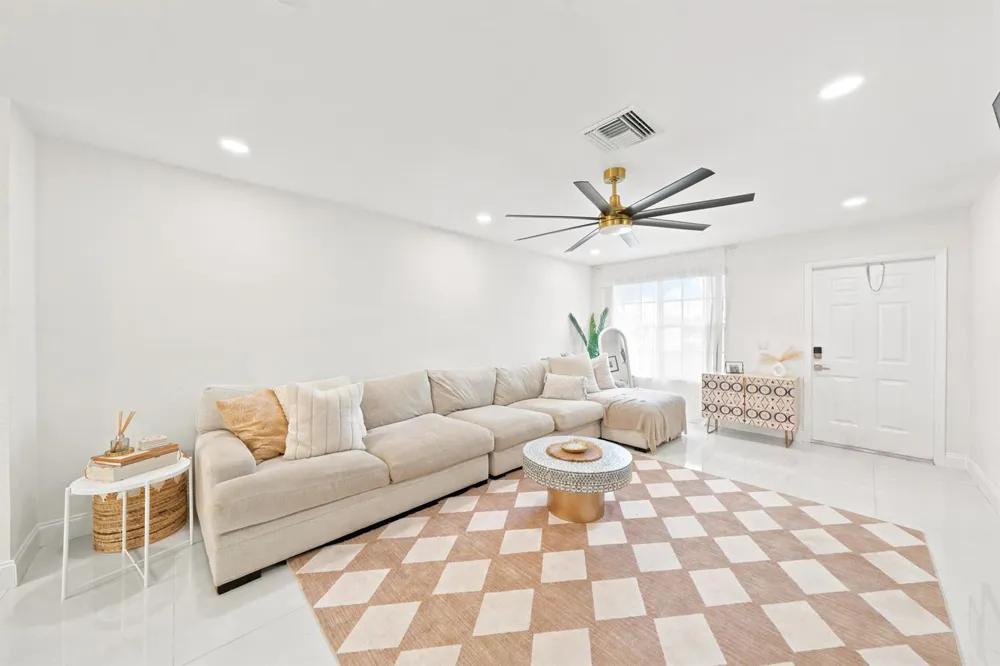 8026 SW 20TH COURT Davie, FL 33324