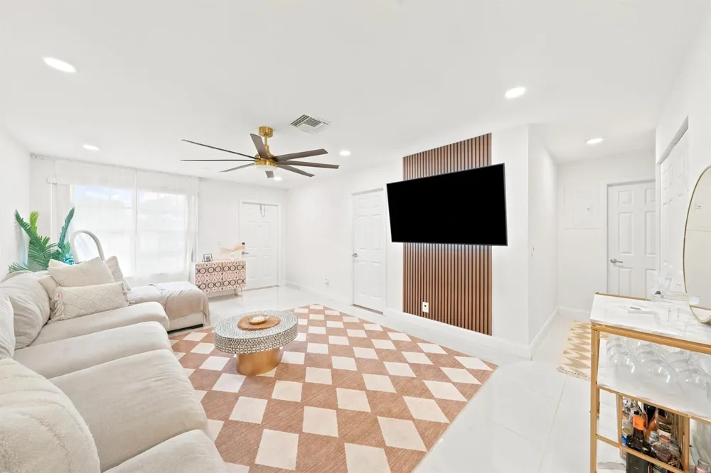 8026 SW 20TH COURT Davie, FL 33324