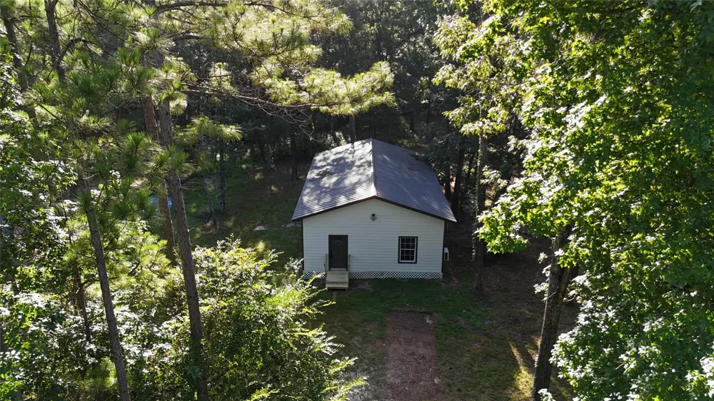 49 Pine Oak Lane Huntsville, TX 77340
