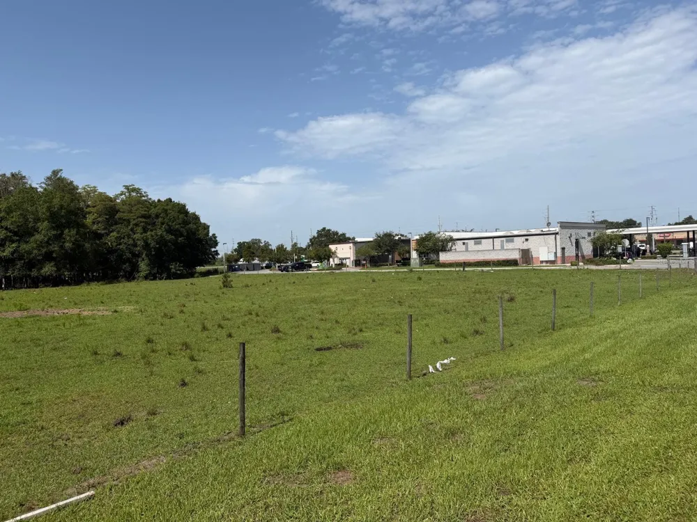 576 TRADEPORT DRIVE Orlando, FL 32824