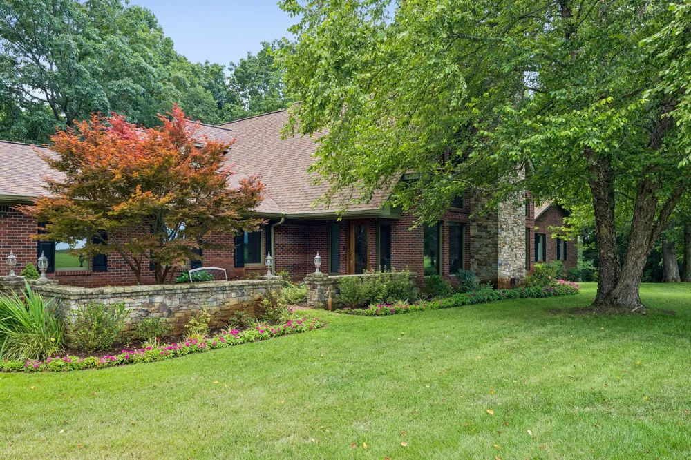 3225 Pinson School Rd Greenbrier, TN 37073