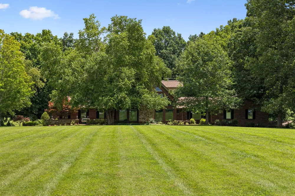 3225 Pinson School Rd Greenbrier, TN 37073