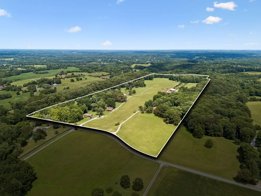 3225 Pinson School Rd Greenbrier, TN 37073