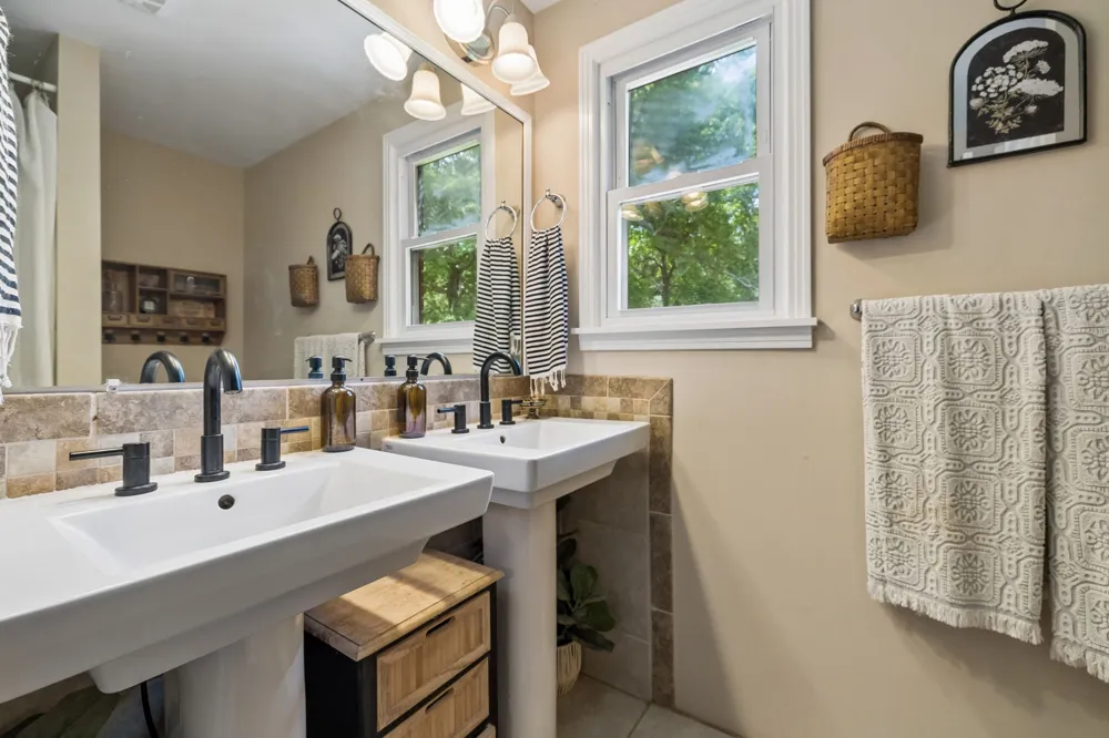 3225 Pinson School Rd Greenbrier, TN 37073