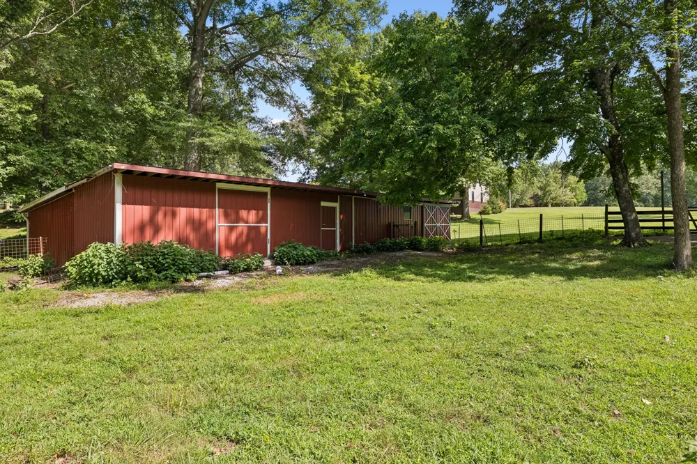 3225 Pinson School Rd Greenbrier, TN 37073