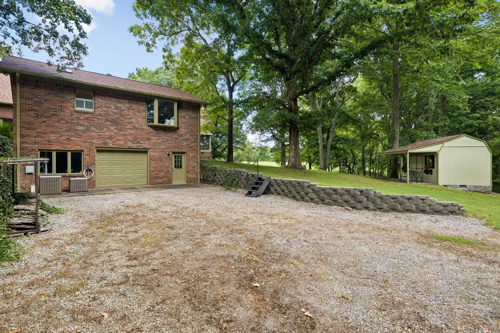 3225 Pinson School Rd Greenbrier, TN 37073