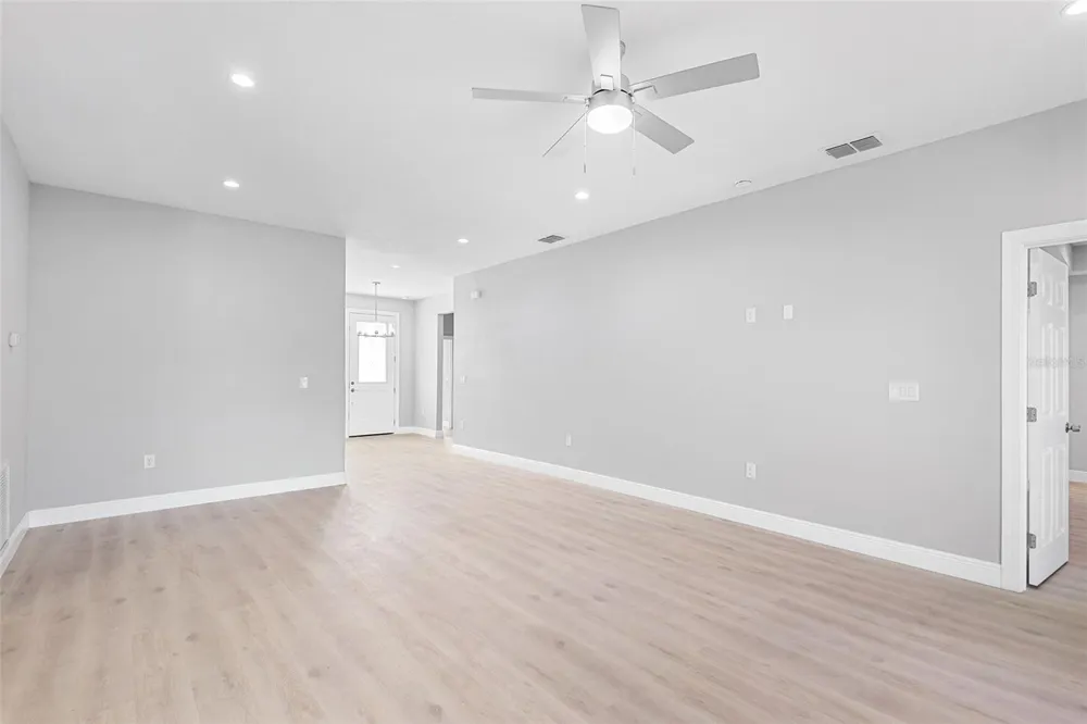 2519 AVENUE E SW Winter Haven, FL 33880