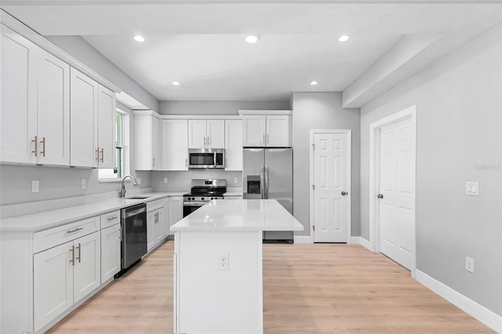 2519 AVENUE E SW Winter Haven, FL 33880