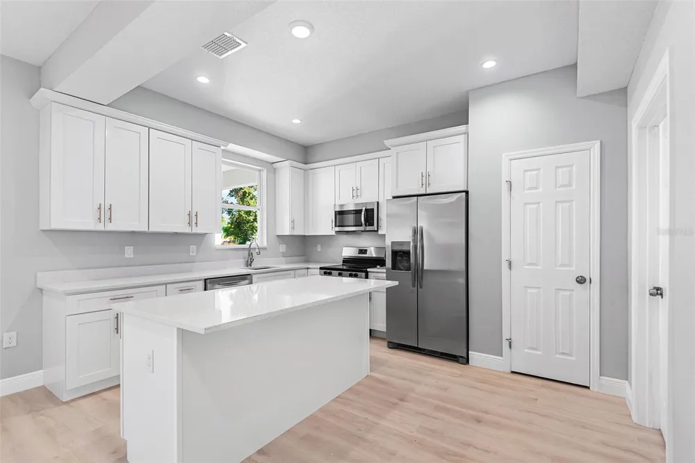 2519 AVENUE E SW Winter Haven, FL 33880