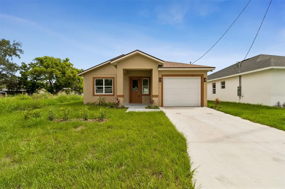 2523 AVENUE E SW Winter Haven, FL 33880