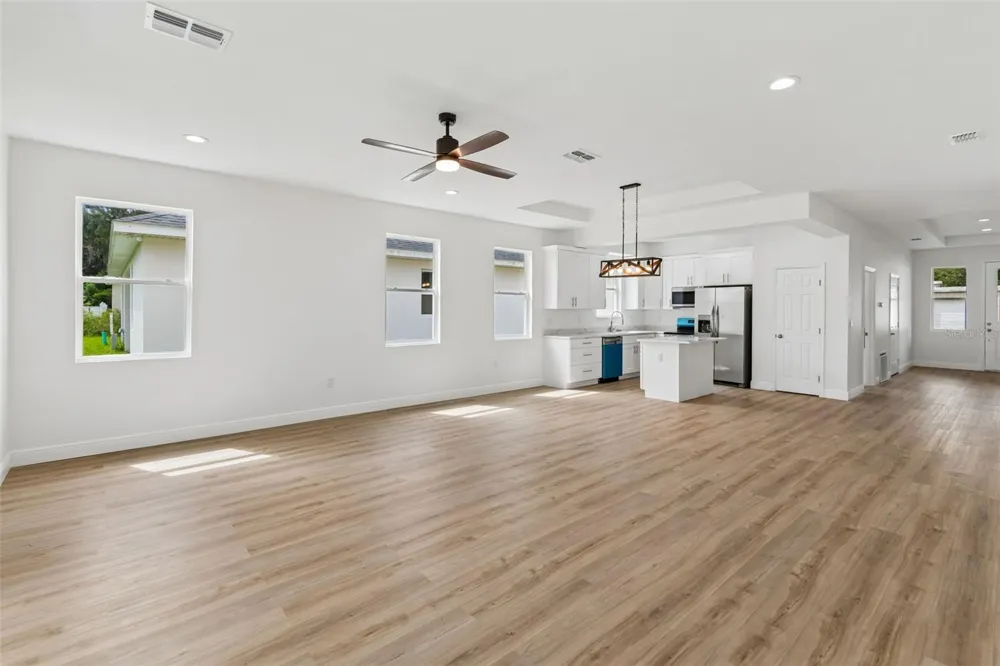 2523 AVENUE E SW Winter Haven, FL 33880