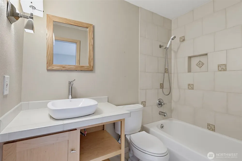 25209 108th Avenue SE #L1 Kent, WA 98030