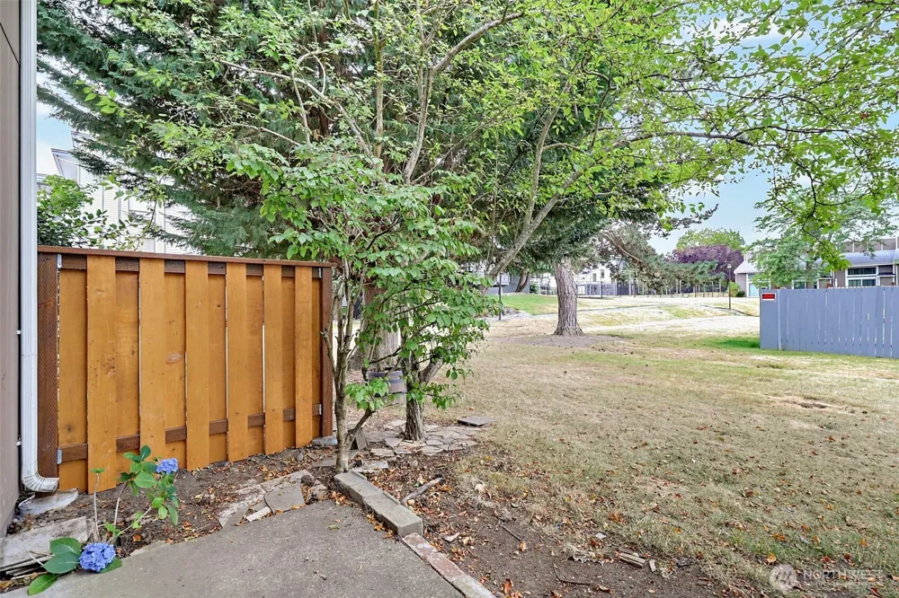 25209 108th Avenue SE #L1 Kent, WA 98030
