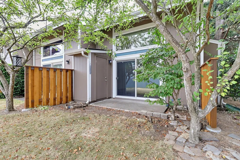 25209 108th Avenue SE #L1 Kent, WA 98030