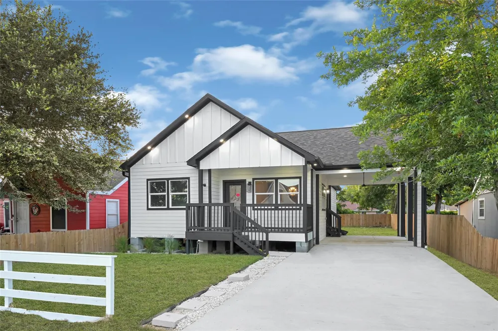 313 Avenue B South Houston, TX 77587