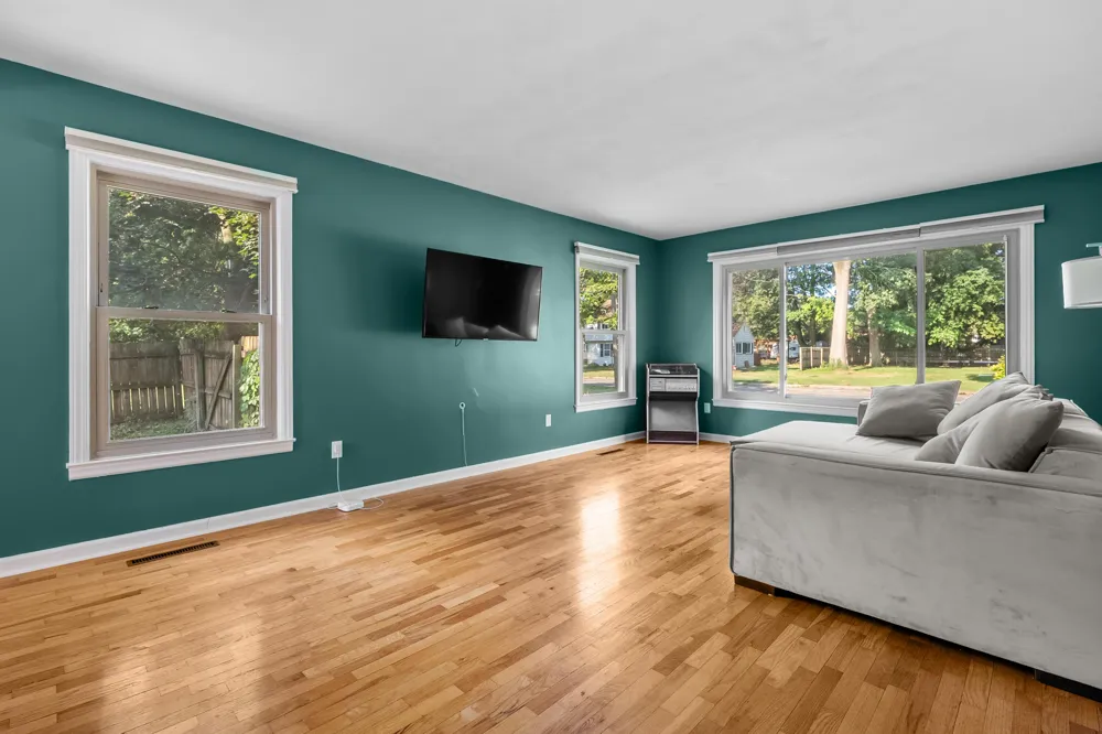907 East Street Three Rivers, MI 49093