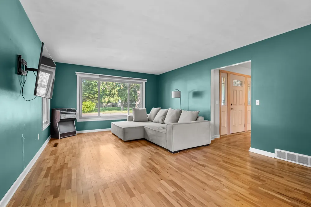 907 East Street Three Rivers, MI 49093