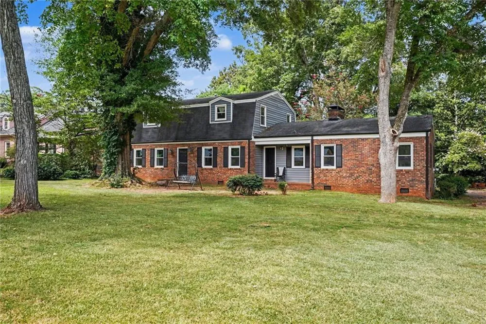 1019 E College Street Griffin, GA 30224