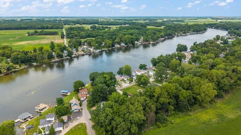 5008 E Shady Point Drive Monticello, IN 47960