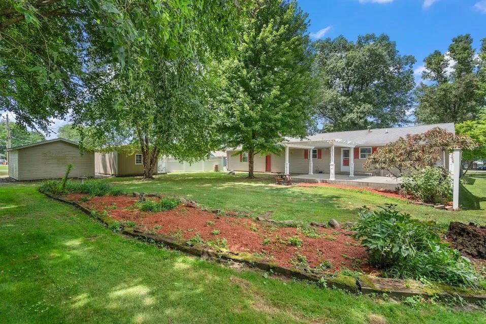 5008 E Shady Point Drive Monticello, IN 47960