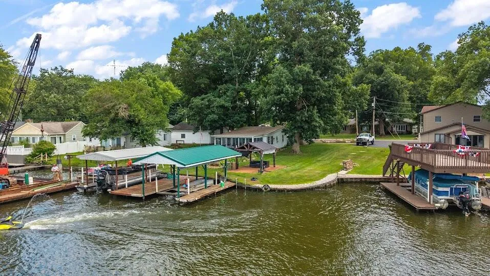 5008 E Shady Point Drive Monticello, IN 47960