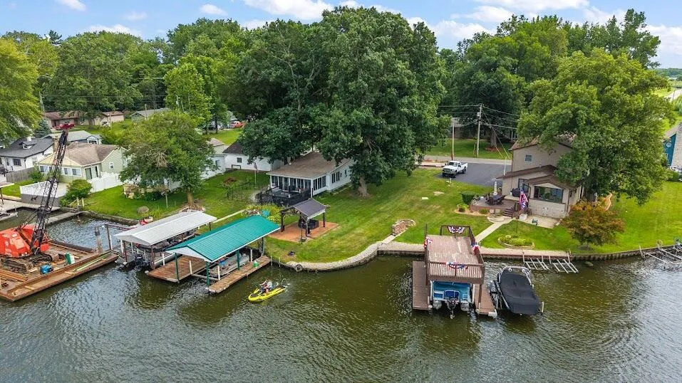5008 E Shady Point Drive Monticello, IN 47960