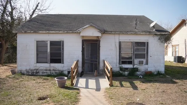 307 Maria Street Hebbronville, TX 78361