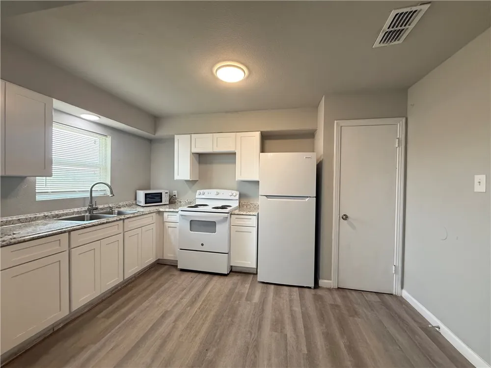 1002 Vernon Drive Corpus Christi, TX 78407