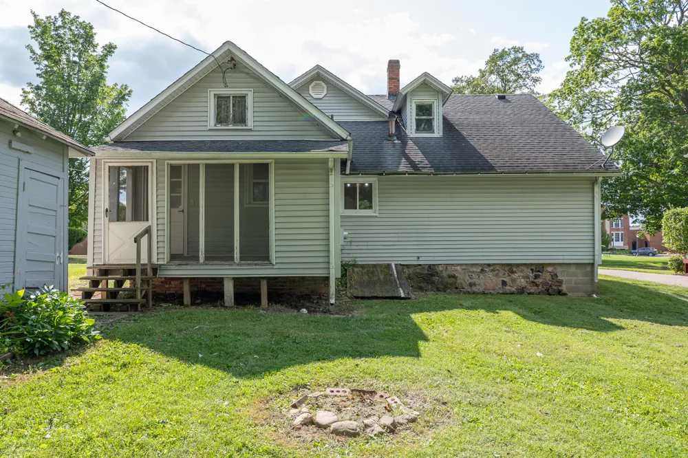 175 S Howell Street Hillsdale, MI 49242