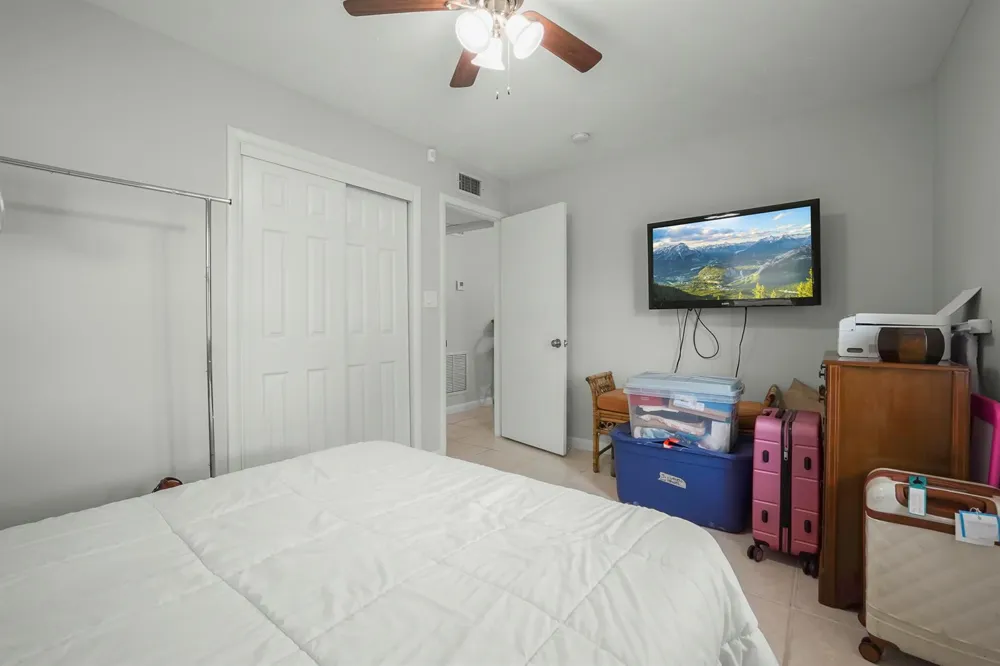 3231 Vassallo Avenue Palm Springs, FL 33461