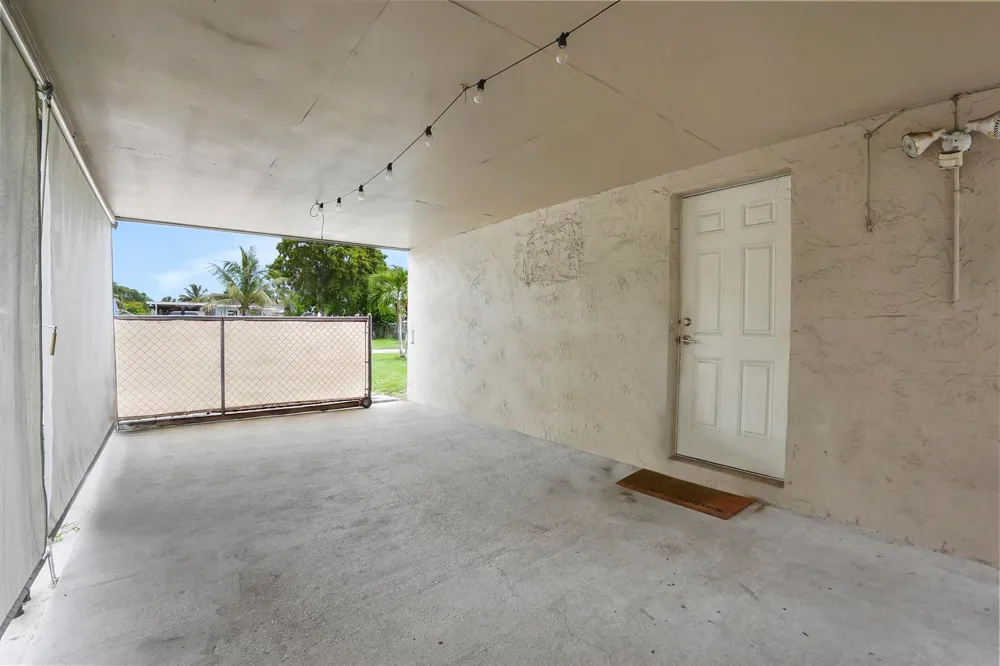 3231 Vassallo Avenue Palm Springs, FL 33461