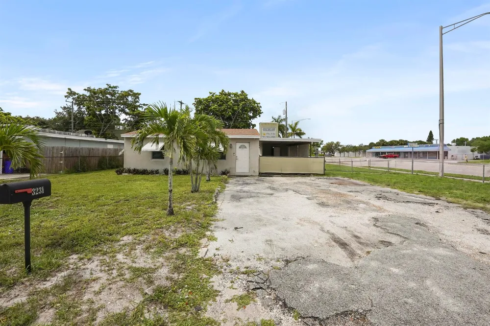 3231 Vassallo Avenue Palm Springs, FL 33461