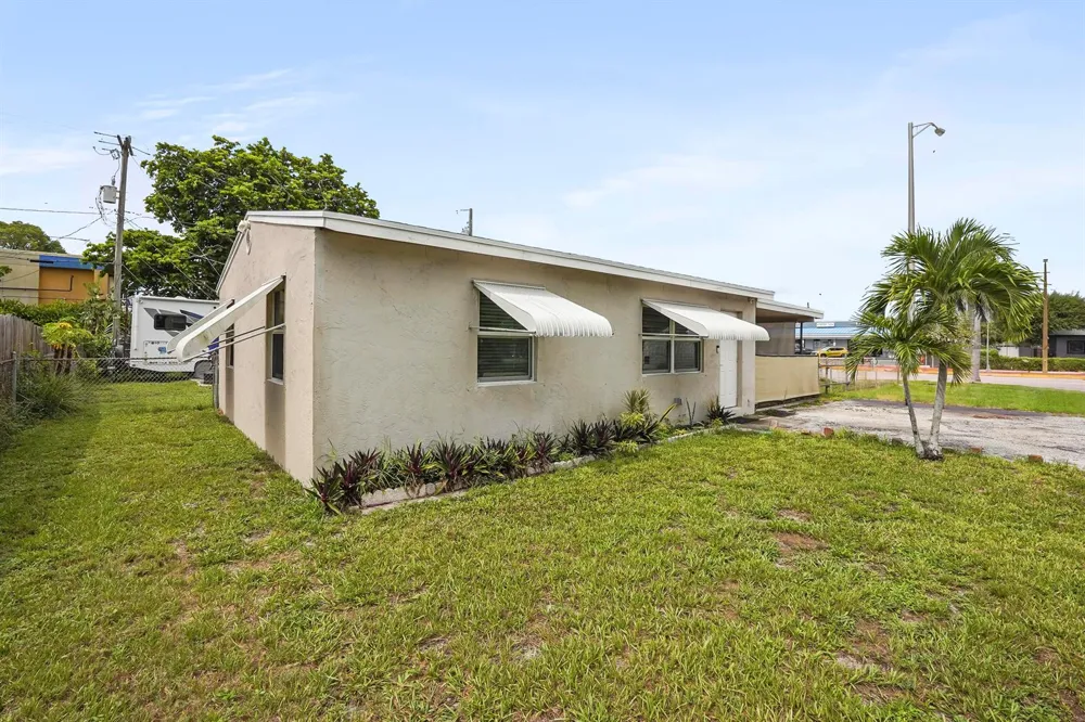 3231 Vassallo Avenue Palm Springs, FL 33461