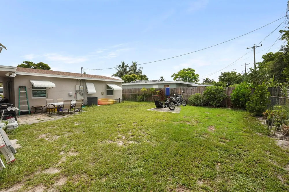 3231 Vassallo Avenue Palm Springs, FL 33461