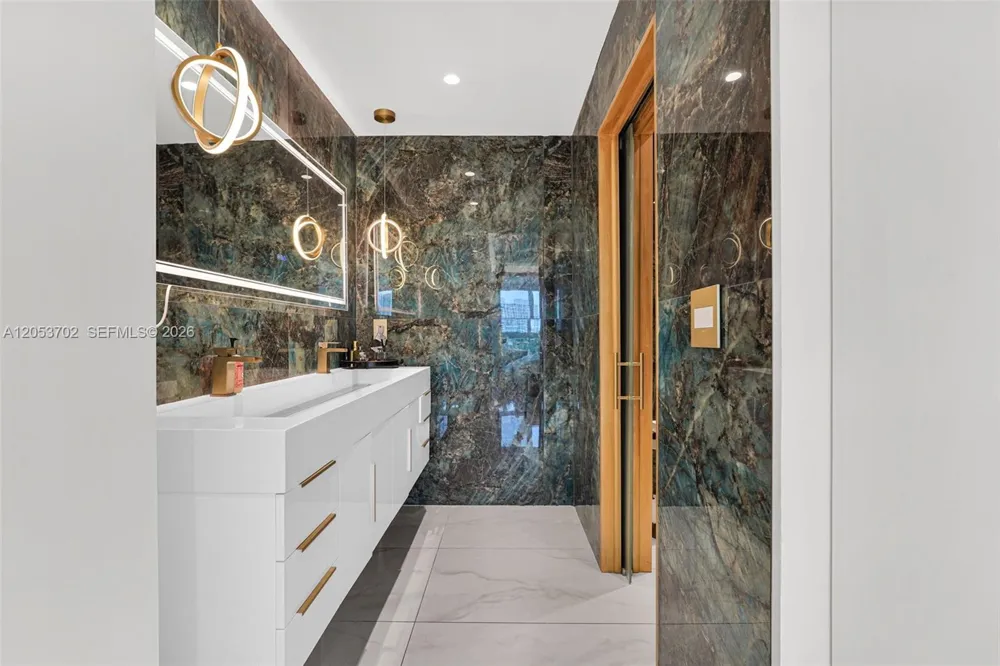 9721 E Bay Harbor Dr #6D Bay Harbor Islands, FL 33154
