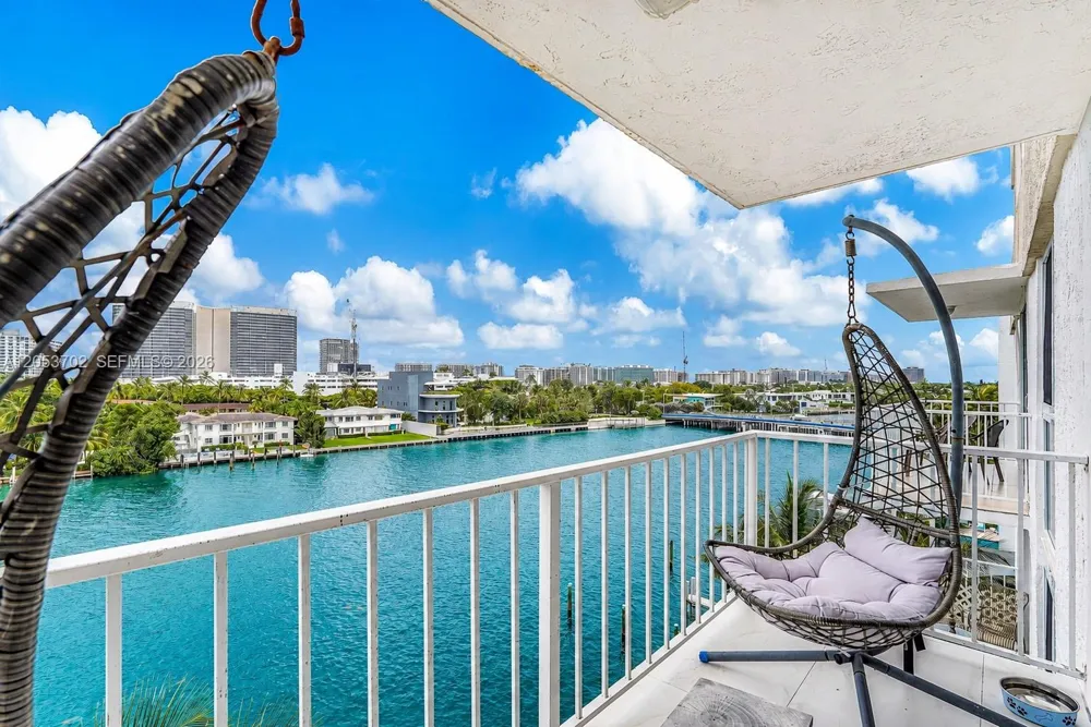 9721 E Bay Harbor Dr #6D Bay Harbor Islands, FL 33154