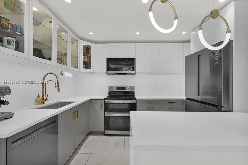 9721 E Bay Harbor Dr #6D Bay Harbor Islands, FL 33154