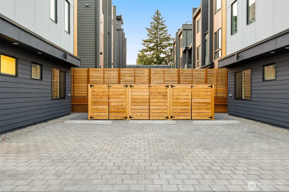 4516 B Corliss Avenue Seattle, WA 98103