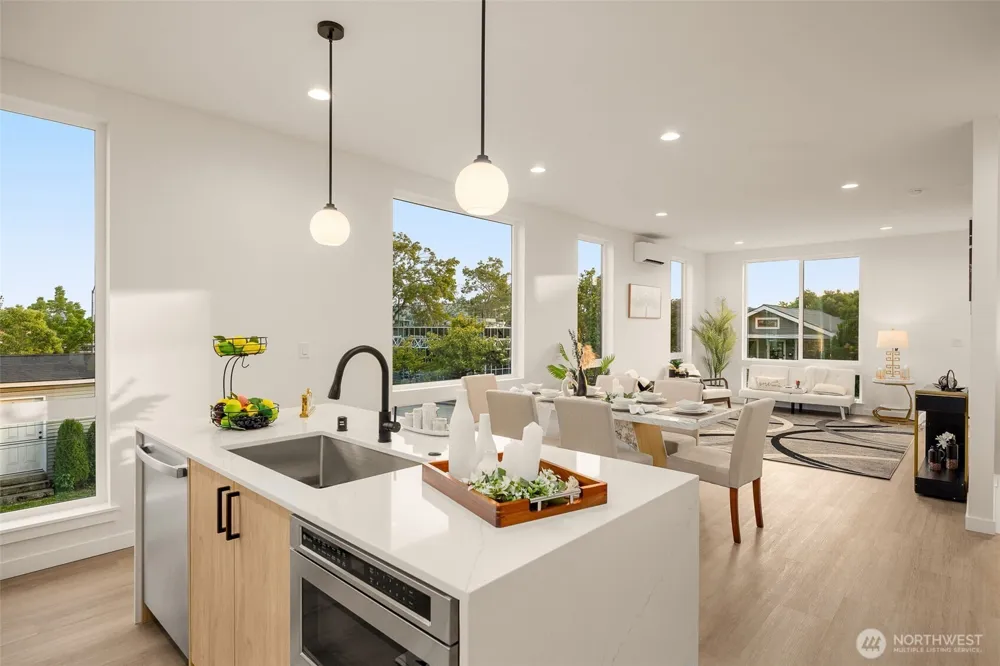 4516 B Corliss Avenue Seattle, WA 98103