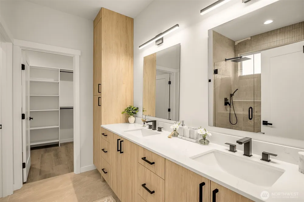 4516 B Corliss Avenue Seattle, WA 98103