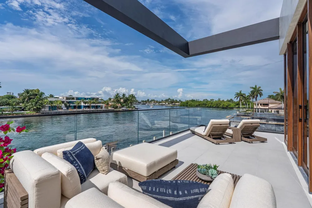 2600 NE 24TH STREET Lighthouse Point, FL 33064