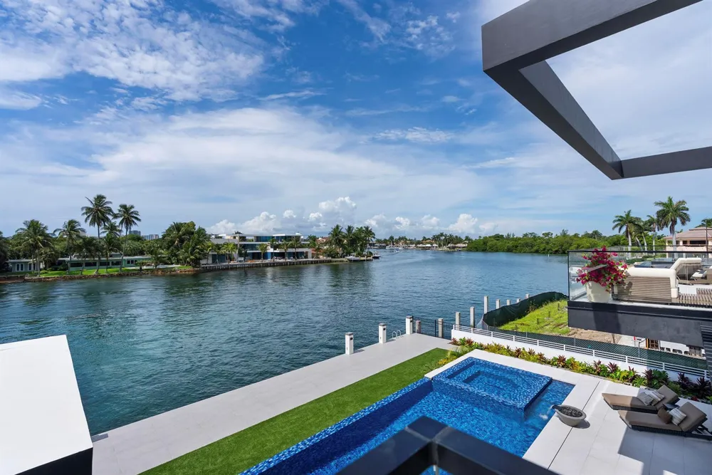 2600 NE 24TH STREET Lighthouse Point, FL 33064