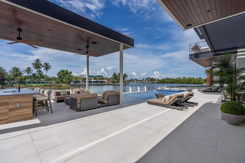 2600 NE 24TH STREET Lighthouse Point, FL 33064