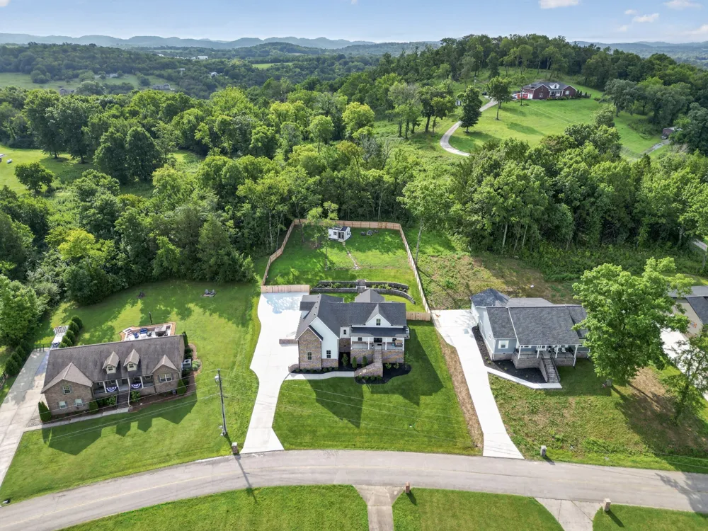 545 Bridle Path Ln Hartsville, TN 37074