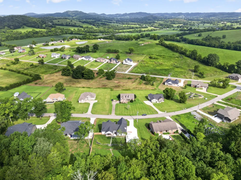 545 Bridle Path Ln Hartsville, TN 37074