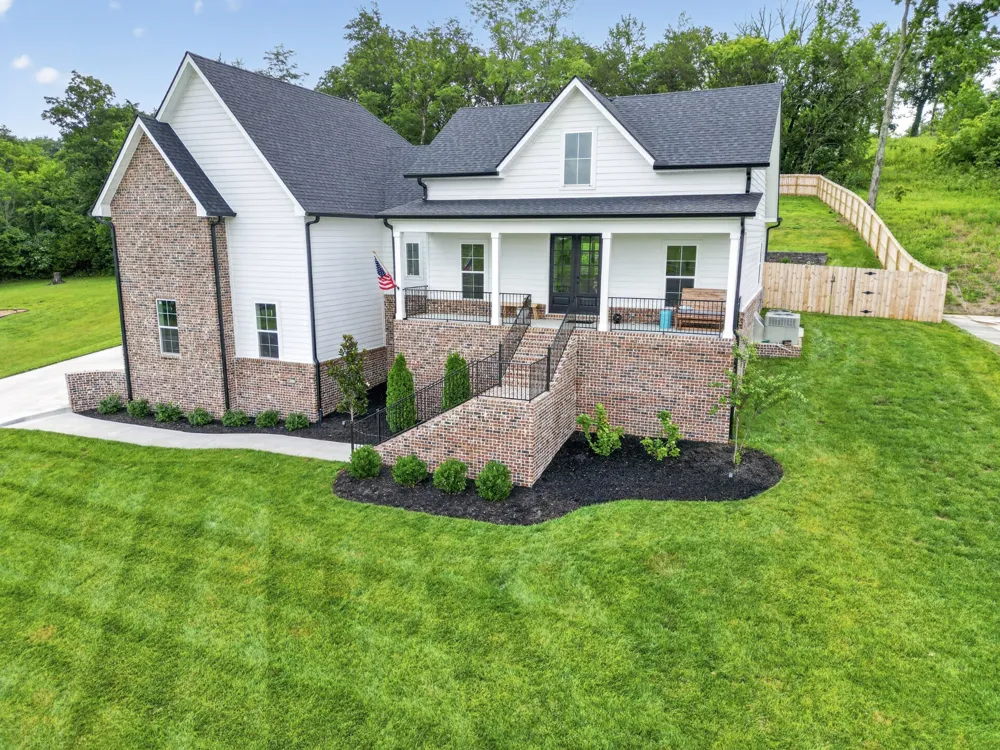 545 Bridle Path Ln Hartsville, TN 37074