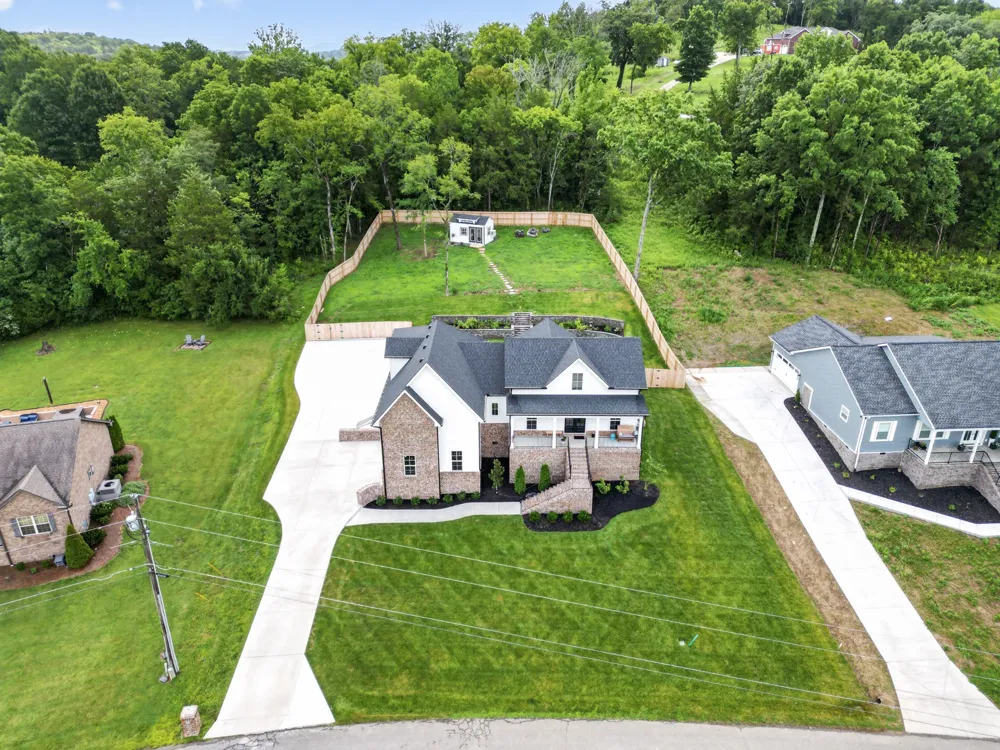 545 Bridle Path Ln Hartsville, TN 37074