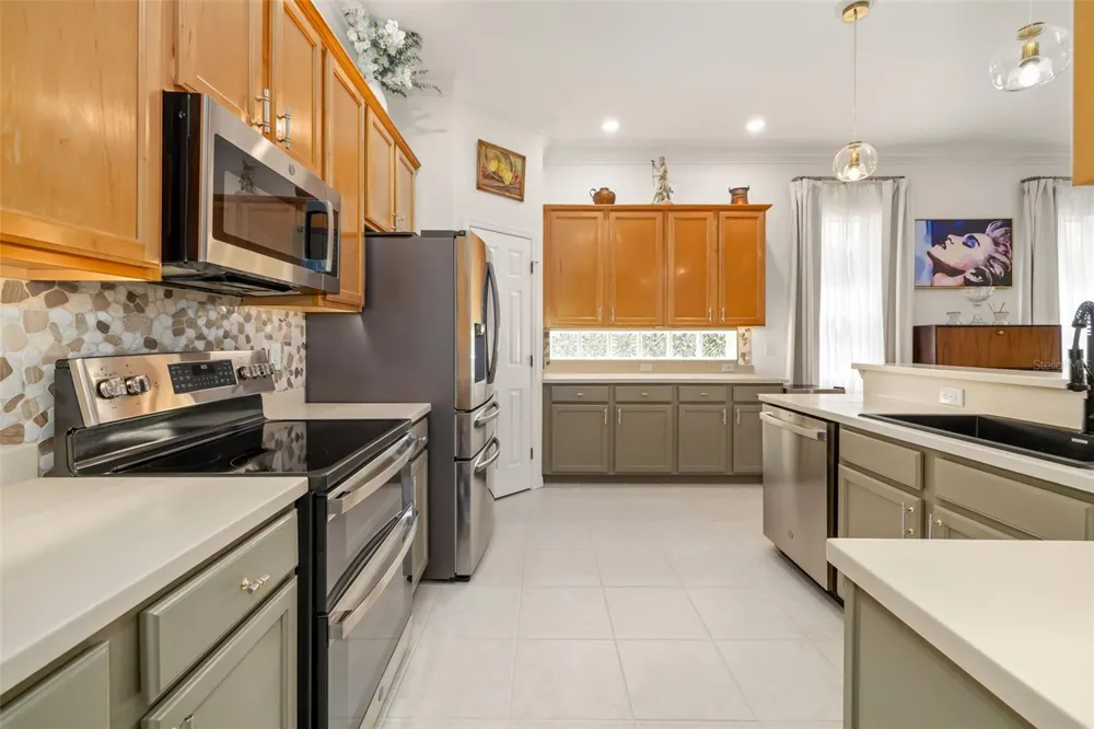 6413 GRAND POINT AVENUE Bradenton, FL 34201