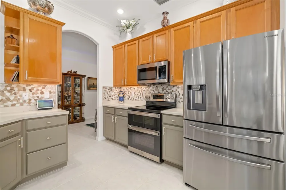 6413 GRAND POINT AVENUE Bradenton, FL 34201