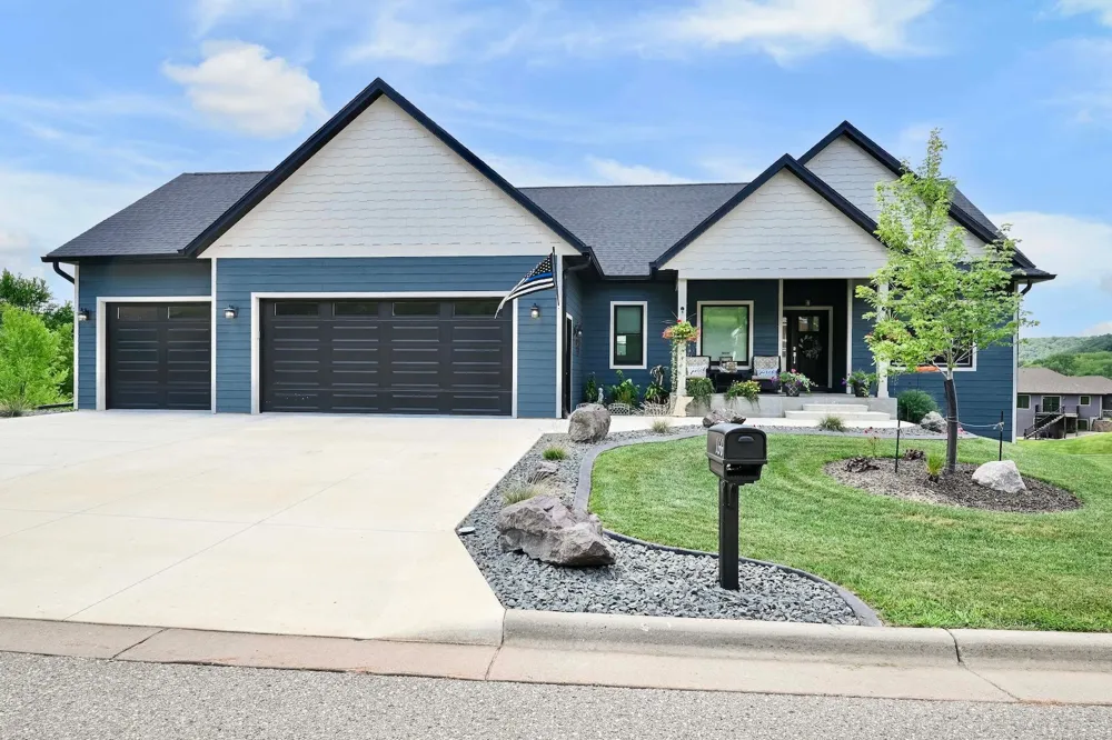 166 Rimrock Road Rollingstone, MN 55969
